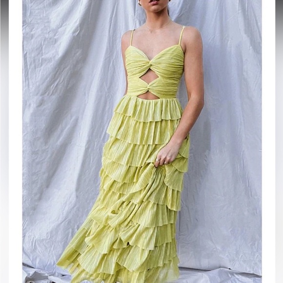 Gianni Bini Dresses & Skirts - NWT Gianni Bini Grace Metallic Plisse
Sweetheart Neck Cut-Out Tiered Dress